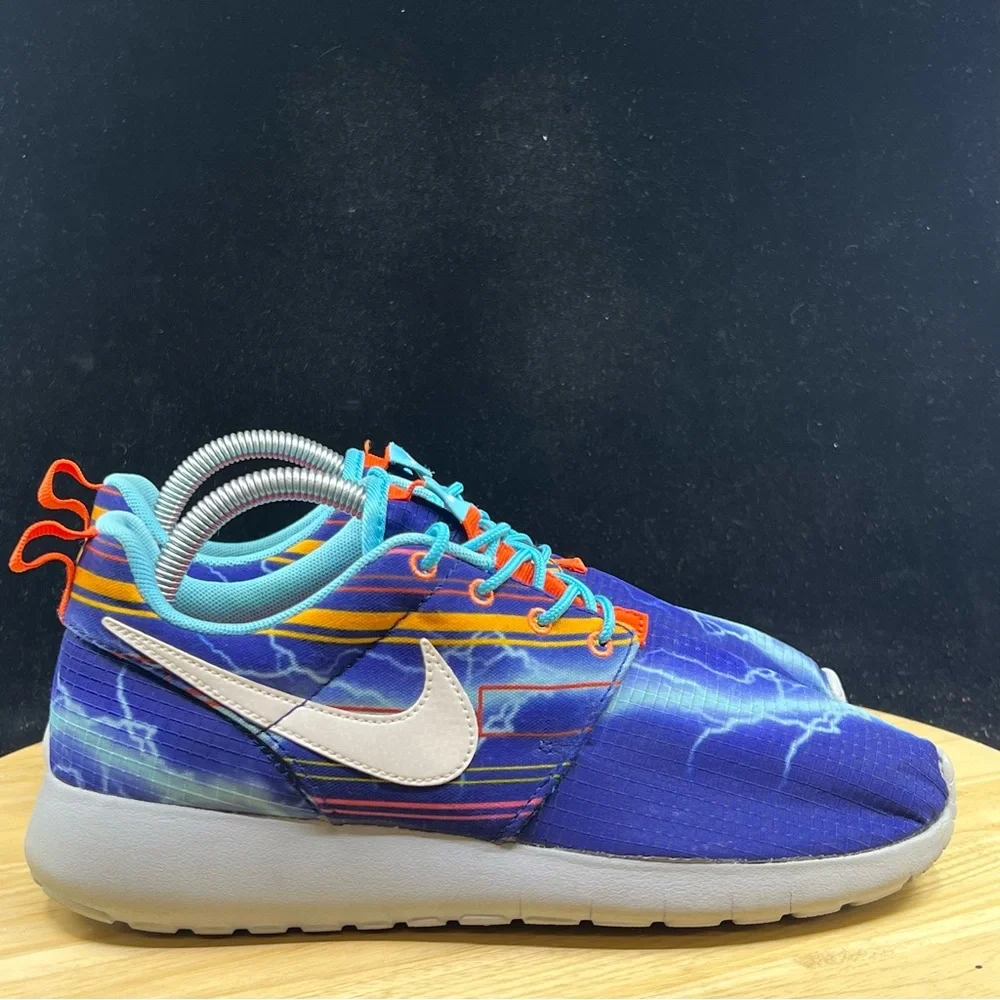 Nike Roshe Run Print 677782-401 Youth Size 6.5Y / Womens 8 Lightning Print Blue